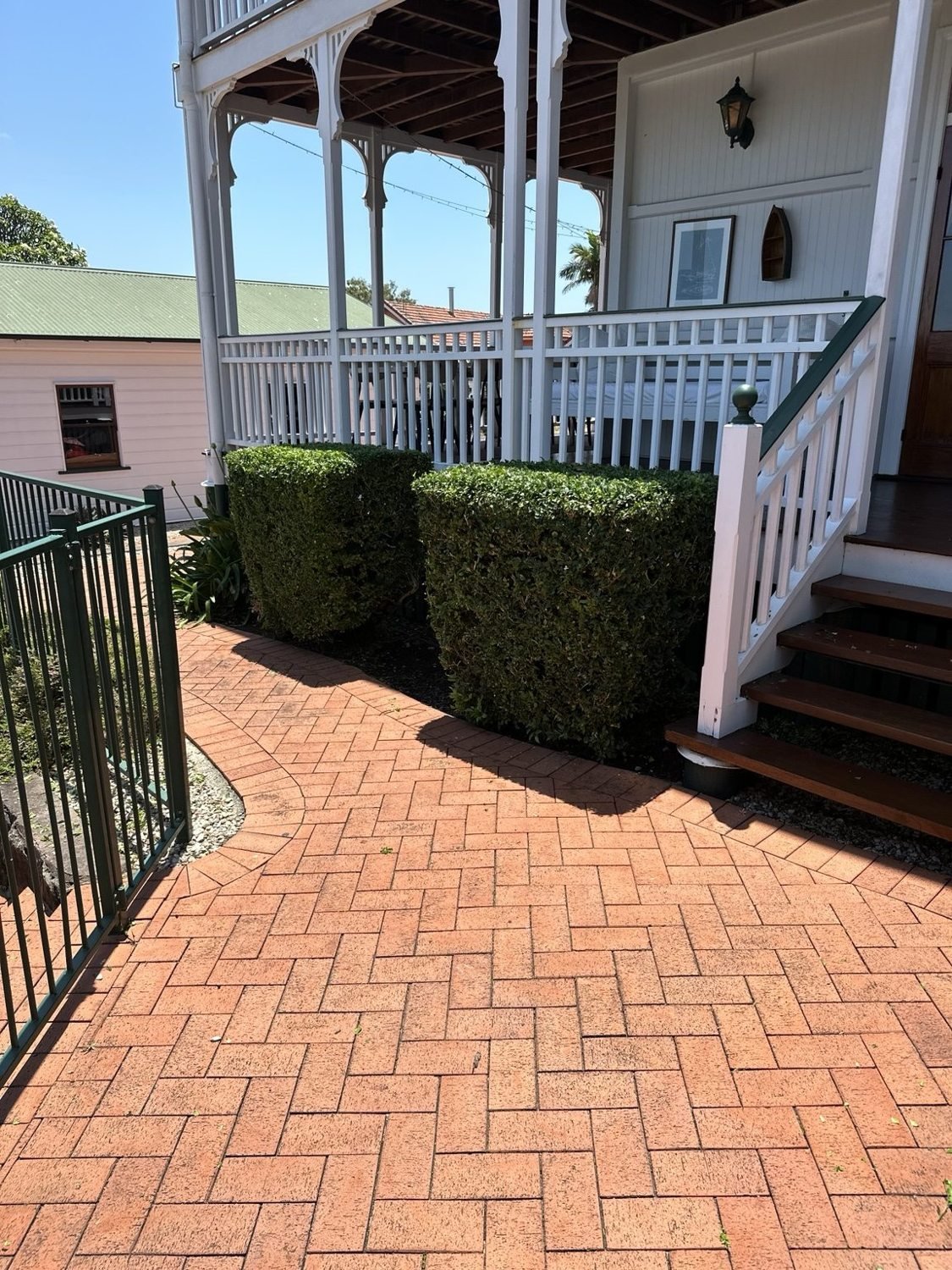 Hedge Trimming & Pruning work by Green and Grit